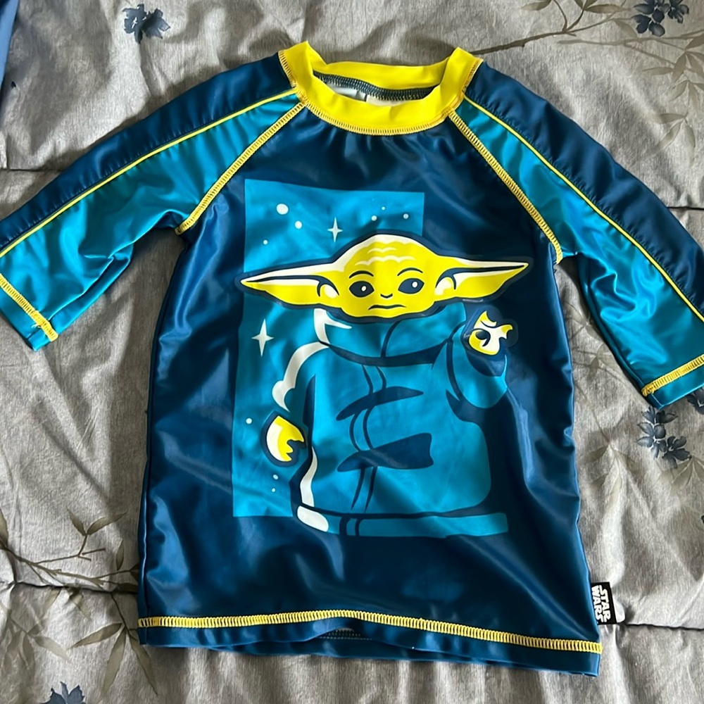 Disney store Star Wars Yoda Rash guard size 5/6